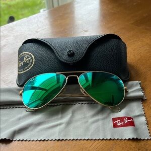 Ray-Ban Gold Frame with Green Lenses Sunglasses Polarized